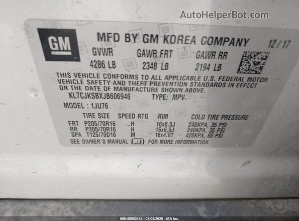 KL7CJKSBXJB606946 2018 CHEVROLET TRAX Silver Vista del compartimento del motor
