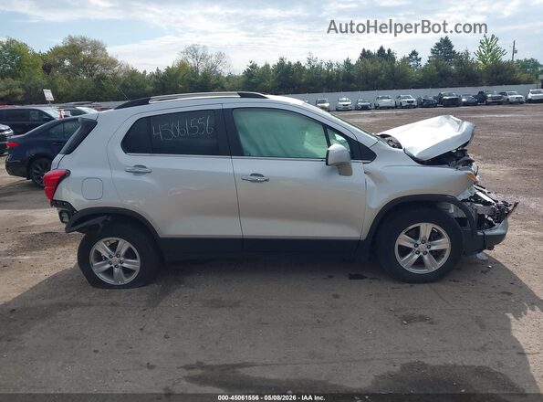 KL7CJLSB3JB679064 2018 CHEVROLET TRAX Silver Rear interior view