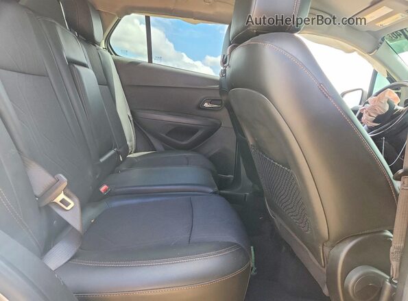 KL7CJLSB4LB038444 2020 CHEVROLET TRAX Серебряный Вид задней части салона