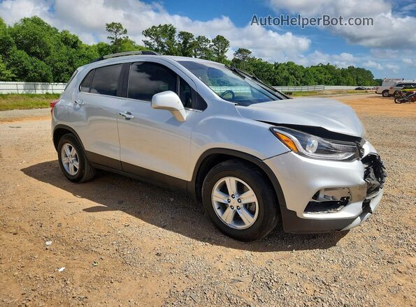 KL7CJLSB4LB038444 2020 CHEVROLET TRAX Серебряный Передняя правая четверть