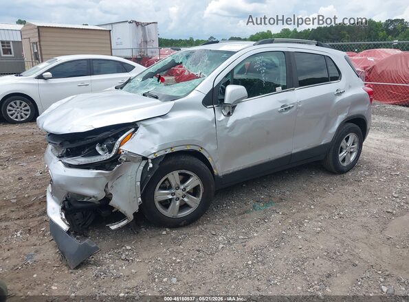KL7CJLSB6JB651985 2018 CHEVROLET TRAX Silver წინა მარცხენა ხედი სამი მეოთხედიდან