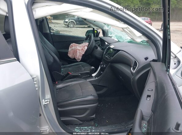 KL7CJLSB6JB651985 2018 CHEVROLET TRAX Silver წინა სალონის ხედი