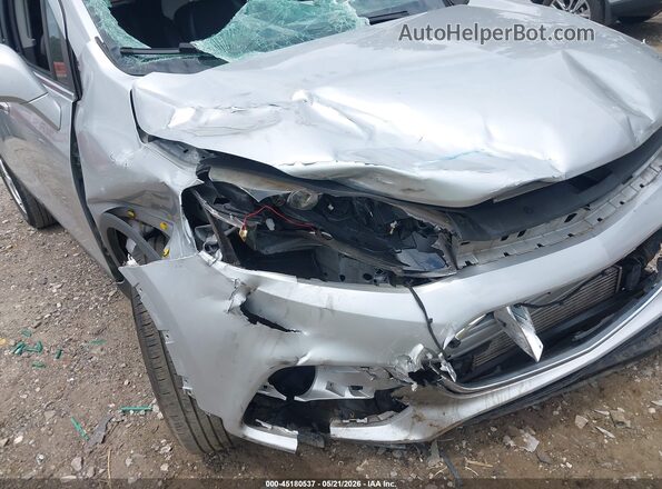 KL7CJLSB6JB651985 2018 CHEVROLET TRAX Silver წინა პანელის ხედი