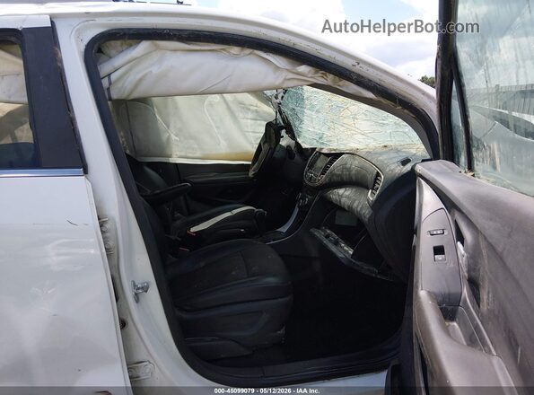 KL7CJLSB6KB738156 2019 CHEVROLET TRAX White Front interior view