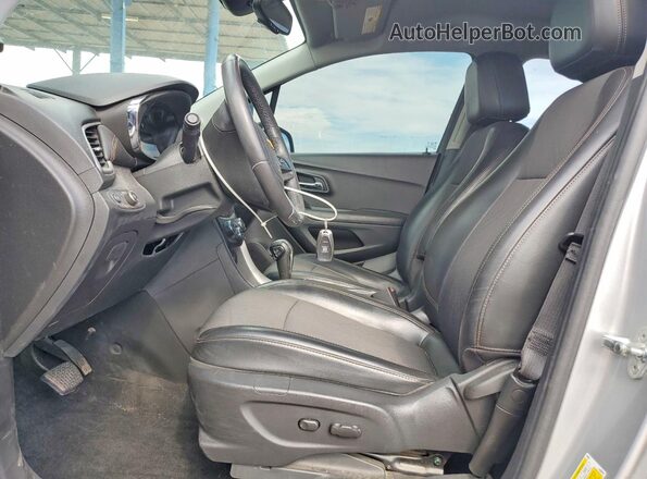 KL7CJLSB6KB960793 2019 CHEVROLET TRAX Silver Front interior view