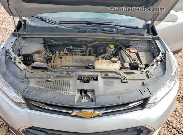 KL7CJLSB6KB960793 2019 CHEVROLET TRAX Silver Rear interior view