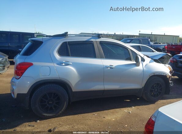KL7CJLSB6LB007227 2020 CHEVROLET TRAX Silver Widok wnętrza z tyłu