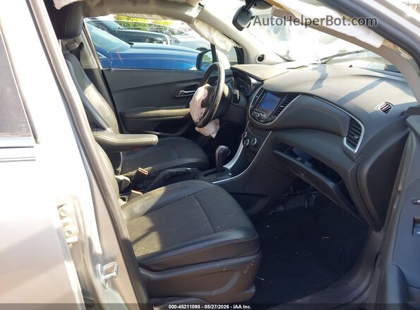 KL7CJLSB7LB332176 2020 CHEVROLET TRAX Silver Widok wnętrza z przodu