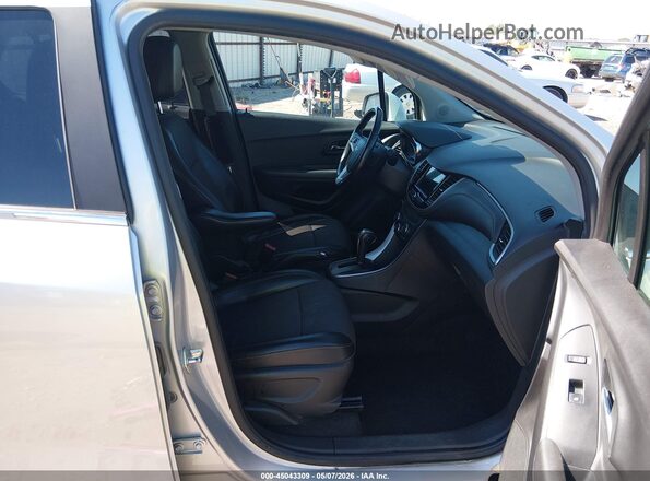KL7CJLSB8KB954946 2019 CHEVROLET TRAX Silver Սալոնի դիմացի տեսք