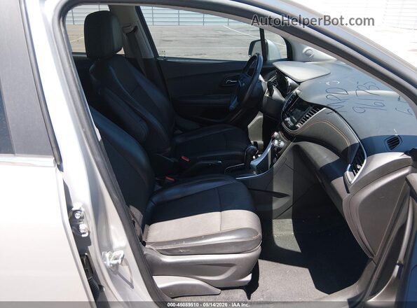 KL7CJLSB8KB961735 2019 CHEVROLET TRAX Silver Սալոնի դիմացի տեսք