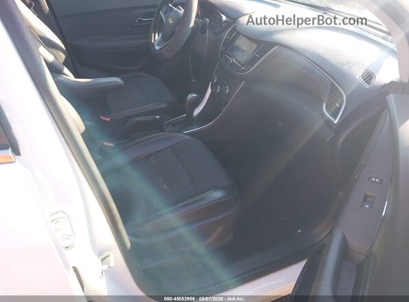 KL7CJLSBXHB114966 2017 CHEVROLET TRAX White Вид салону спереду