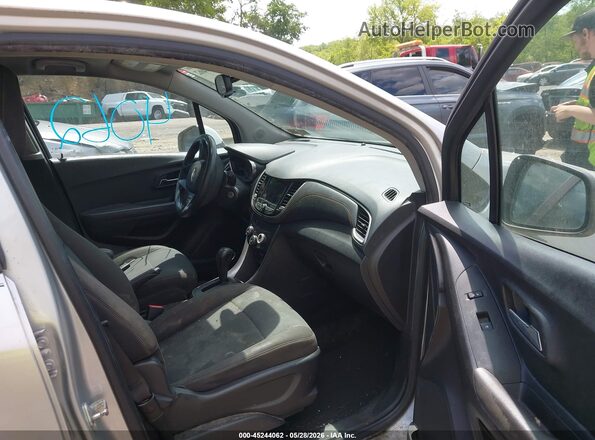 KL7CJNSB7JB625052 2018 CHEVROLET TRAX Серебряный Вид салона спереди