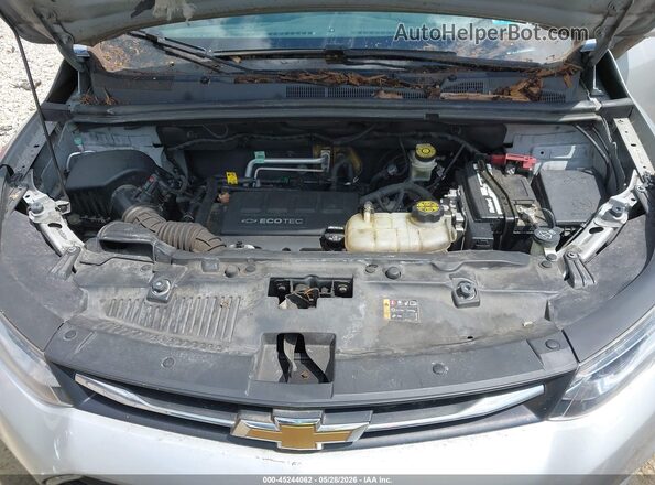 KL7CJNSB7JB625052 2018 CHEVROLET TRAX Серебряный Вид сзади