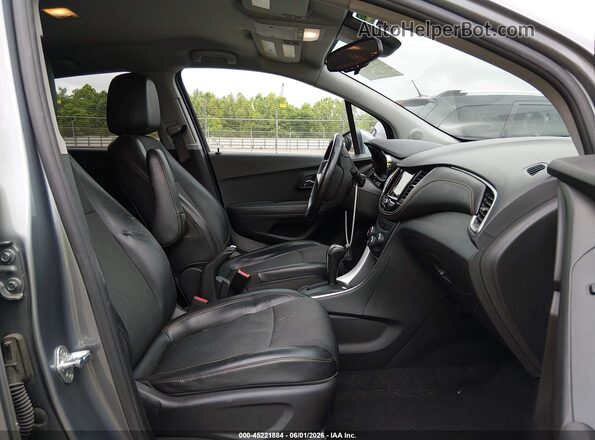 KL7CJPSB0KB720288 2019 CHEVROLET TRAX Light Blue Вид салона спереди