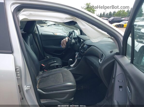 KL7CJPSB2MB358855 2021 CHEVROLET TRAX Silver Սալոնի դիմացի տեսք
