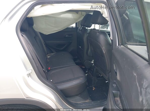 KL7CJPSB2MB358855 2021 CHEVROLET TRAX Silver VIN կոդի պիտակի տեսք
