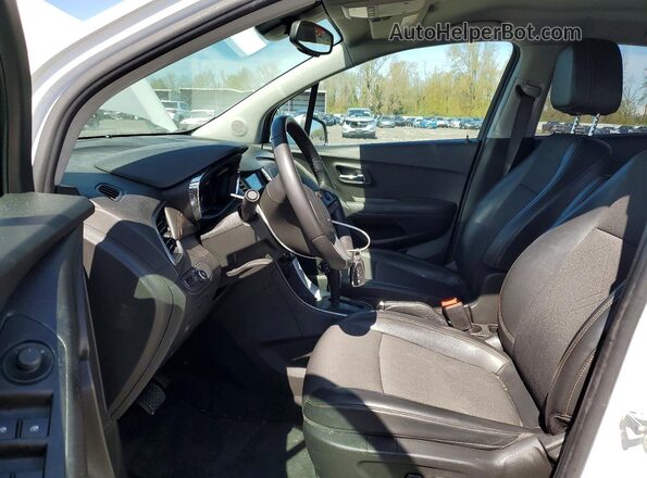 KL7CJPSB7JB695453 2018 CHEVROLET TRAX White წინა სალონის ხედი