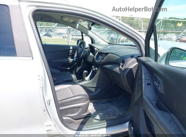KL7CJPSB7KB838192 2019 CHEVROLET TRAX Gray Vista interior delantera