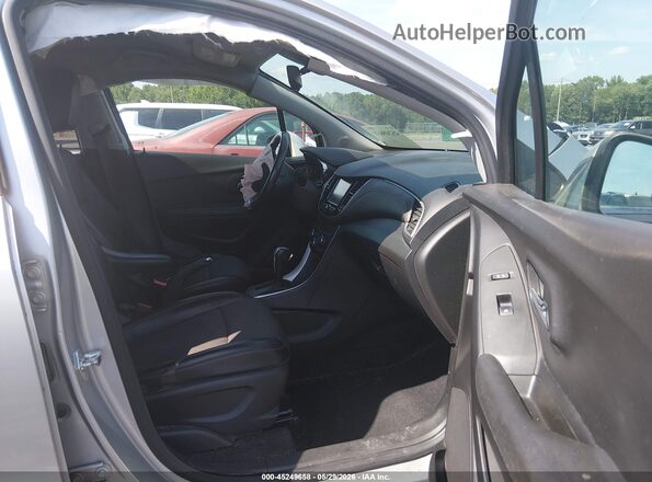 KL7CJPSBXHB224889 2017 CHEVROLET TRAX Silver Vista interior delantera