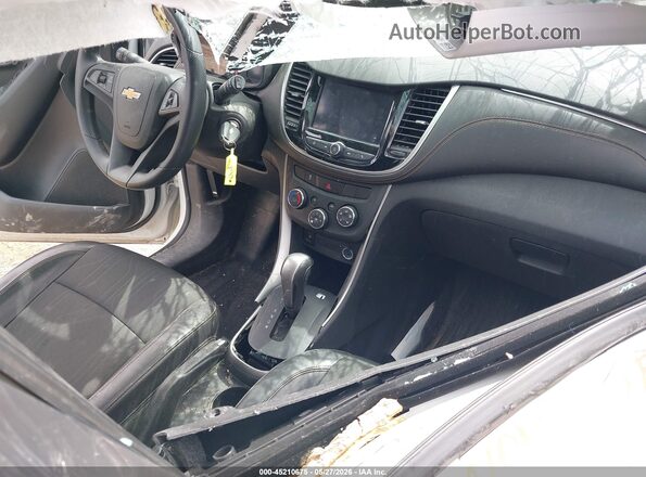 KL7CJPSM1NB509784 2022 CHEVROLET TRAX White Vista interior delantera