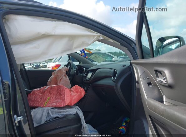 KL7CJPSM6NB532946 2022 CHEVROLET TRAX Серый Вид салона спереди