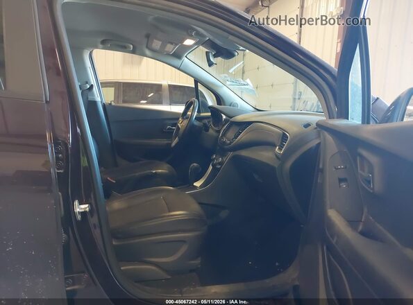 KL7CJPSM8NB513914 2022 CHEVROLET TRAX Фиолетовый Вид салона спереди