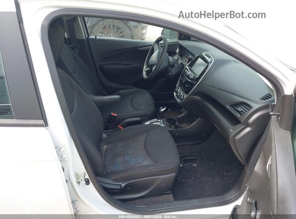 KL8CB6SA3HC752598 2017 CHEVROLET SPARK Белый Вид салона спереди
