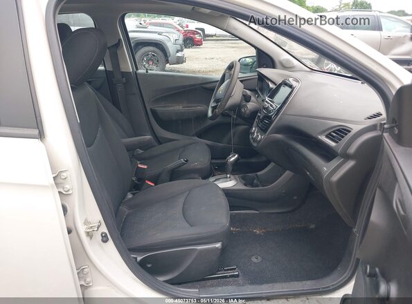 KL8CB6SA8KC822653 2019 CHEVROLET SPARK Cream Вид салону спереду