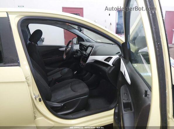 KL8CD6SA1JC422118 2018 CHEVROLET SPARK Yellow Front interior view
