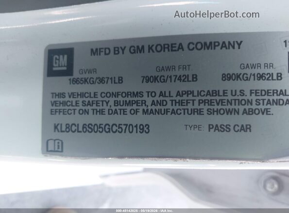 KL8CL6S05GC570193 2016 CHEVROLET SPARK White Widok z przodu