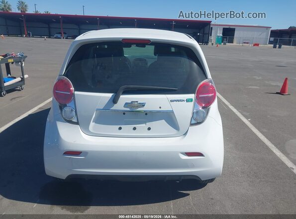 KL8CL6S05GC570193 2016 CHEVROLET SPARK White Widok wnętrza z tyłu