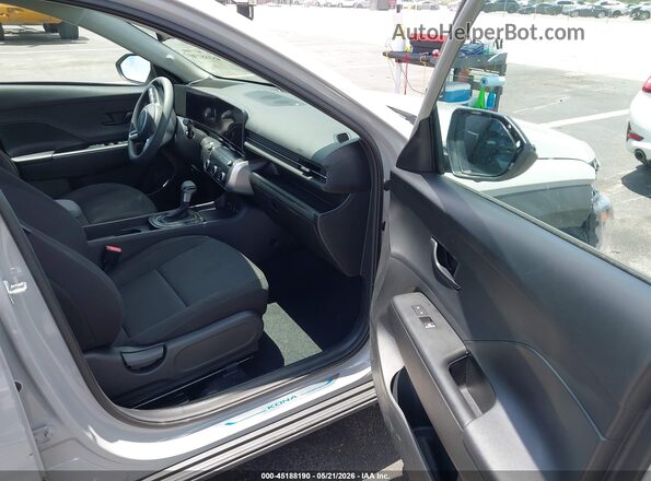 KM8HA3AB2SU323832 2025 HYUNDAI KONA Gray Front interior view