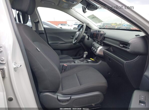 KM8HACAB9RU143984 2024 HYUNDAI KONA Silver Widok wnętrza z przodu