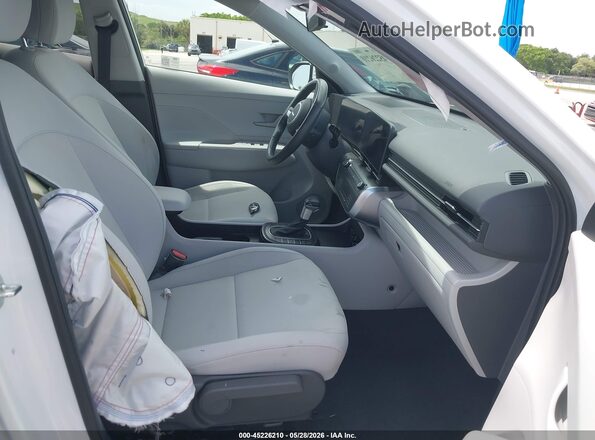 KM8HB3AB6RU149495 2024 HYUNDAI KONA Белый Вид салона спереди