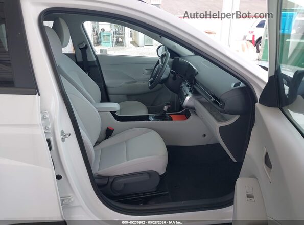 KM8HB3ABXSU263103 2025 HYUNDAI KONA White Front interior view
