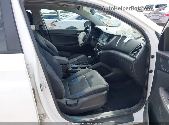 KM8J33A25HU549433 2017 HYUNDAI TUCSON White Front interior view