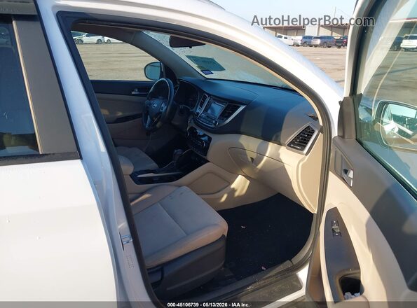 KM8J33A2XGU189543 2016 HYUNDAI TUCSON White Вид салону спереду