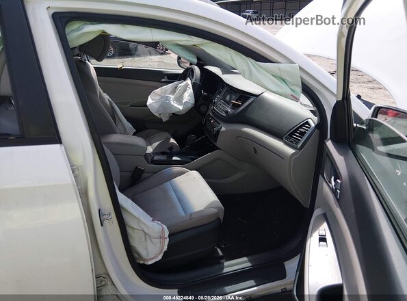 KM8J33A40GU059546 2016 HYUNDAI TUCSON White Front interior view