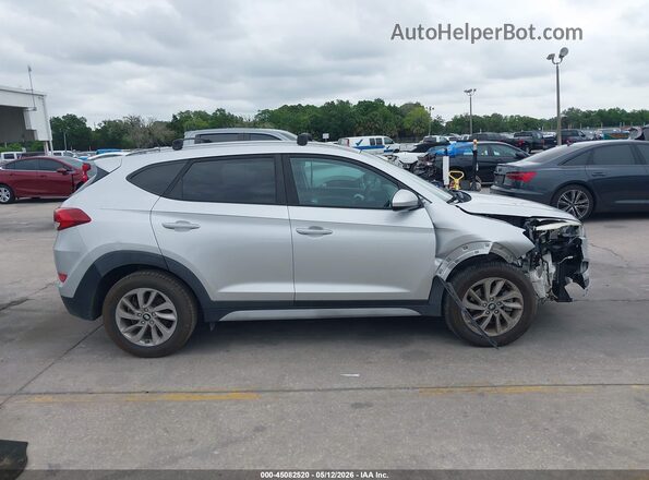 KM8J33A49HU413646 2017 HYUNDAI TUCSON Серебряный Вид задней части салона
