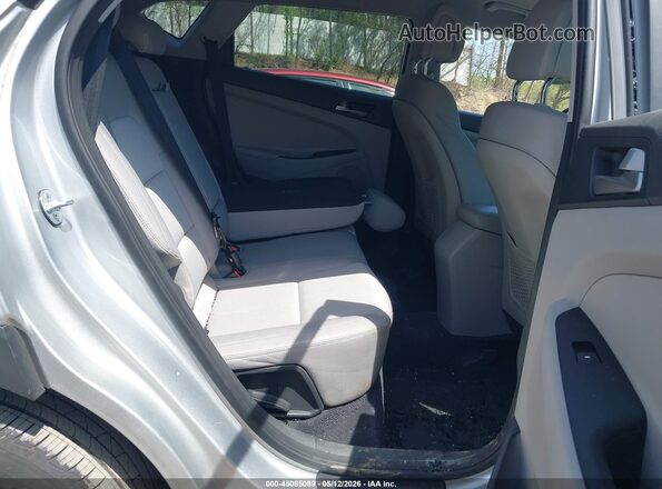 KM8J3CA40JU757212 2018 HYUNDAI TUCSON Silver VIN კოდის სტიკერის ხედი