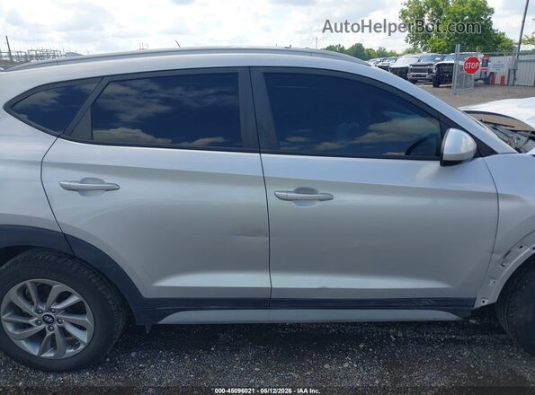 KM8J3CA44JU778662 2018 HYUNDAI TUCSON Серебряный Вид задней части салона