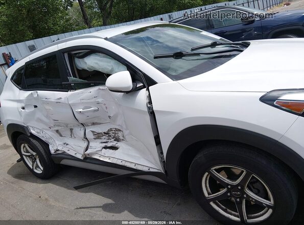 KM8J3CA46HU531153 2017 HYUNDAI TUCSON Белый Вид спереди