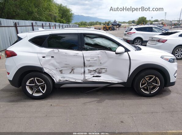 KM8J3CA46HU531153 2017 HYUNDAI TUCSON Белый Вид щитка приборов