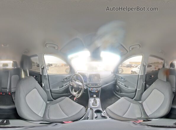 KM8K22AAXMU613775 2021 HYUNDAI KONA White Սալոնի 360 աստիճան տեսք
