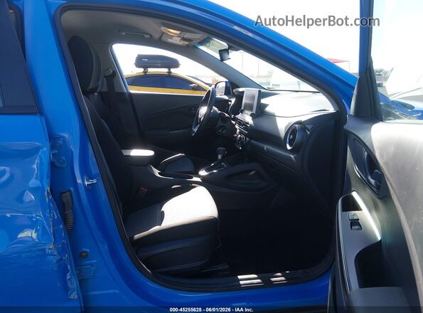 KM8K22AB8NU796989 2022 HYUNDAI KONA Light Blue Вид салона спереди