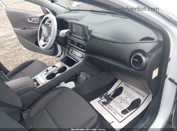 KM8K23AG5LU077018 2020 HYUNDAI KONA ELECTRIC White Սալոնի դիմացի տեսք