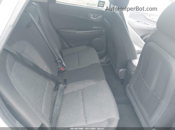 KM8K23AG5LU077018 2020 HYUNDAI KONA ELECTRIC White VIN կոդի պիտակի տեսք