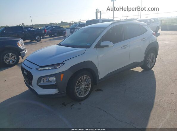 KM8K2CAA5MU611860 2021 HYUNDAI KONA White Առջևի ձախ երեք քառորդ տեսարան