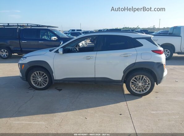 KM8K2CAA5MU611860 2021 HYUNDAI KONA White Սալոնի 360 աստիճան տեսք