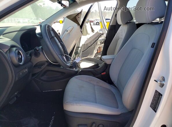 KM8K62ABXPU976207 2023 HYUNDAI KONA White Widok wnętrza z przodu